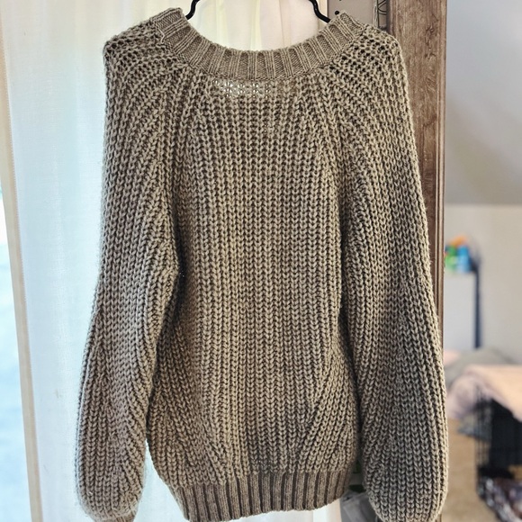 American Eagle Oversized Knit Sweater (S) - Like New - Picture 4 of 4